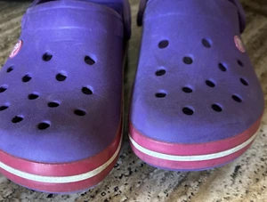 Crocs Crocband Clogs Purple & Red Size 6 Women Sz 4 Men's Preowned - Picture 1 of 8
