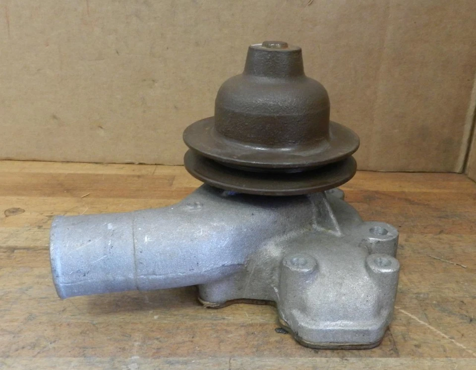 Subaru Deluxe GL Star FF-1 1971-72 1,3 L I4 bomba de agua nueva sin salida trasera Foto 1 de 4