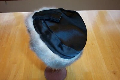 VINTAGE MARSHALL FIELD & COMPANY PILL BOX HAT - Image 1 of 4