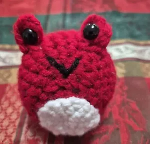 Crocheted Plushie Frog Red - Picture 1 of 2