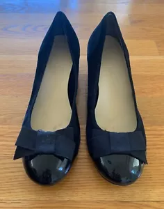 COLE HAAN Womens Ladies Black Swede Patent Leather Wedge Bow Rubber Sole Sz 10.5 - Picture 1 of 12