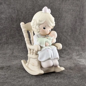 Precious Moments "Love Never Leaves A Mother’s Arms" # 523941 1 995 TOP - Bild 1 von 7