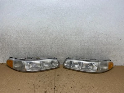 Faros halógenos laterales izquierdo+derecho Buick Century 1997-2005 V3811 DW Foto 1 de 4