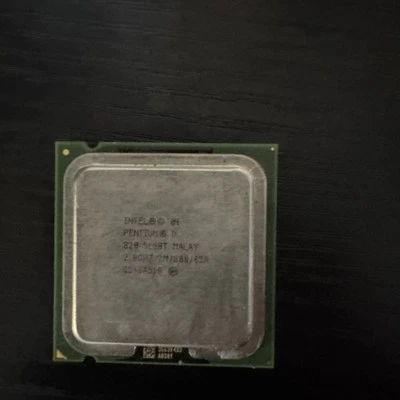 Intel Pentium D 820 SL8CP (2.80GHz, 2MB, 800MHz) LGA775 CPU Processor - Image 1 of 2