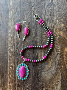 Collana di perle Navajo ~ perle occidentali e perline ~ turchese e magenta concho ne - Foto 1 di 5