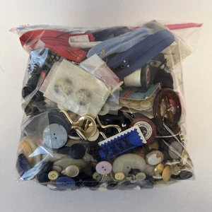 Ca. 1,3kg An Knöpfen, Nadeln, Fäden, Nähzubehör, Schnallen, Verschlüsse Konvolut - Bild 1 von 11