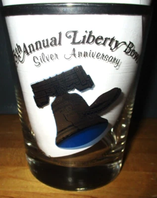 1983 Liberty Bowl Glass - Notre Dame Fighting Irish Win! - Image 1 of 2