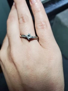 One Lady's diamond engagement ring - Picture 1 of 4