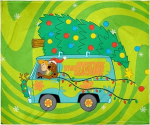 Scooby Doo The Mystery Machine Haulin' A Christmas Tree Silk Touch Throw Blanket - Bild 1 von 5