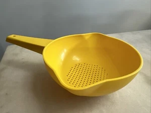 Vintage Tupperware • 1 Quart Small Size 1200-8 • Bold Yellow • Colander • CC390 - Picture 1 of 17