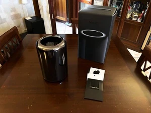 Apple Mac Pro 6,1 12 Core / GPU 6GB / RAM 64GB - Foto 1 di 7
