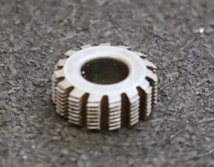 MIKRON Vollstahl-Wälzfräser Nr.45086 Ø18x7xØ8mm 1gg. Rechts 15 Spanuten - Picture 1 of 8