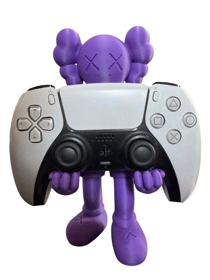 Soportes para mando Playstation 5 inspirados en Kaws Foto 1 de 4