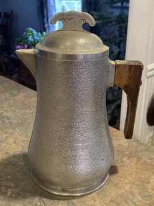 Servizio Guardiano Vintage Caffettiera in Alluminio Martellato con Coperchio. - Foto 1 di 9