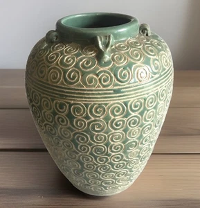Kunstkeramik asiatisches Motiv Vase grün Schnörkel Designs Dekoration Dekoration Zuhause ethnisch - Bild 1 von 8