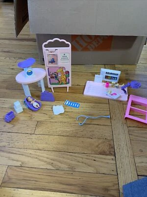 Mattel Barbie 1994 So Much To Do Baby Care Center cerca de completo Foto 1 de 4