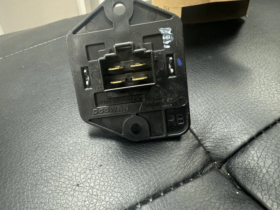 BLOWER MOTOR RESISTOR GENUINE!!! HYUNDAI ACCENT VELOSTER 2012-2017 971281R000 - Image 1 of 3