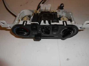 Klimabedienteil Gebläsebedienteil Mazda 323 F BJ Bj.1998-2000 BJ 3DF 8K07 - Imagen 1 de 1