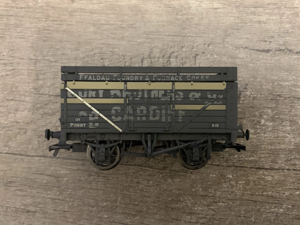 Bachmann 37-185A OO Gauge 7 Plank Wagon with Coke Rails 'Cory Brothers' Boxed - Image 1 of 4