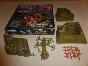 VINTAGE MOTU HEMAN FRIGHT ZONE EVIL HORDE PLAYSET MATTEL TREE DOOR BOX 1985 - Picture 1 of 13