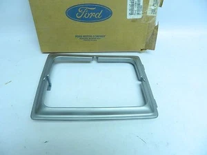 Nuevo fabricante de equipos originales Ford Camión Pesado Medio Faro Puerta LH Borde Mano Izquierda Moldeo Plástico - Imagen 1 de 4