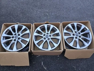 I am Selling  3 Rims  Toyota Rav4 2016 Hybrid. - Image 1 of 4