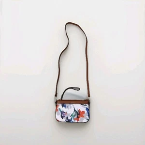CHAPS Crossbody Purse Wristlet Brown Zip Floral Red Blue White Small EUC - Picture 1 of 8