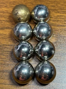 Botones 8 botones de cúpula 1 es tono dorado 7 son tono plata vástago trasero 5/8" de colección - Imagen 1 de 3