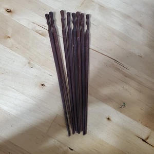 Vintage 8 Stück dunkle handgeschnitzte Holz Haarstäbchen japanische Essstäbchen Haarnadeln - Bild 1 von 2