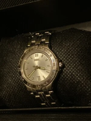 Reloj TITAN Cristal Zafiro 4 Joyas Mujer 24MM Hecho en India Batería NUEVA Foto 1 de 4