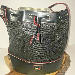 tommy hilfiger handbags and small leather goods