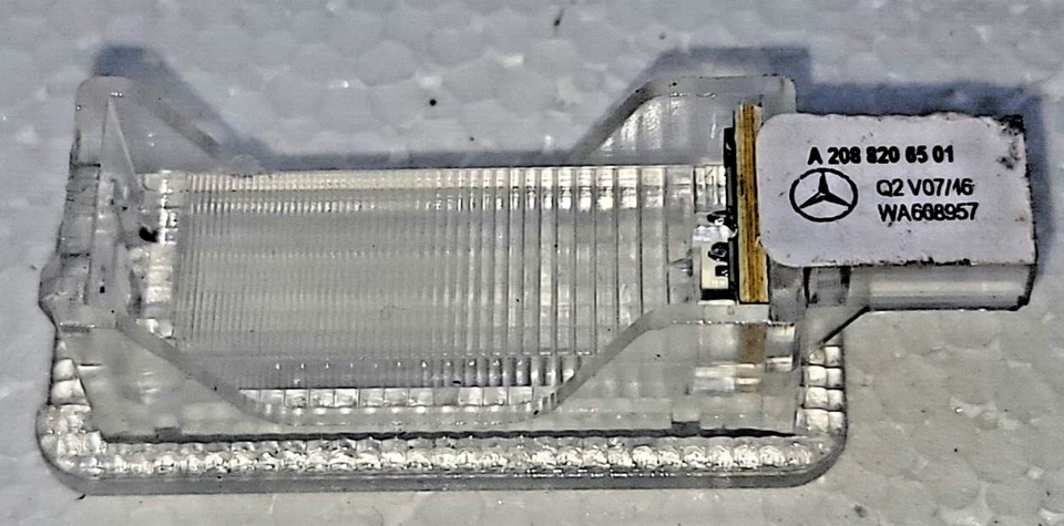 (10) MERCEDES BENZ, OEM, A2088206501, LUCES INTERIORES GUANTERA REPUESTO, NUEVO Foto 1 de 4