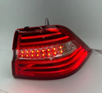 MERCEDES BENZ ML350 ML550 2012-2019 LUZ TRASERA EXTERIOR OEM LADO DERECHO DEL PASAJERO LED Foto 1 de 4