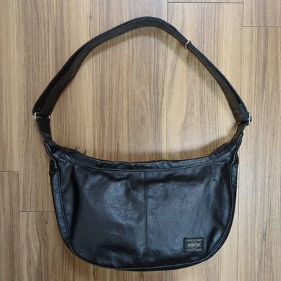 Bolso de Hombro PORTER Yoshida Kaban Estilo Libre Bolso Corporal Media Luna Negro Foto 1 de 4
