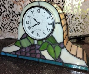 faux stained glass mantle clock Vtg Mosaic lights up plastic flowers leaves - Picture 1 of 5