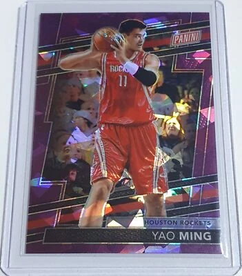 2024 Panini National VIP Yao Ming #41 PURPLE SPARKLE/49 Holo - Raro Foto 1 de 3