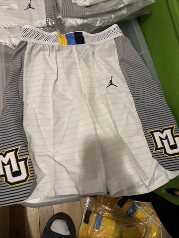 Marquette University Basketball Game Shorts Nike Jordan Size 34 Cover