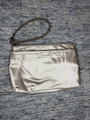 Muñequera de nailon multifunción Tumi Susan - bronceada con herrajes plateados Foto 1 de 4