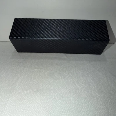 Estuche rígido plegable para gafas Flexon superficie texturizada magnética con tela sin pelusa Foto 1 de 4