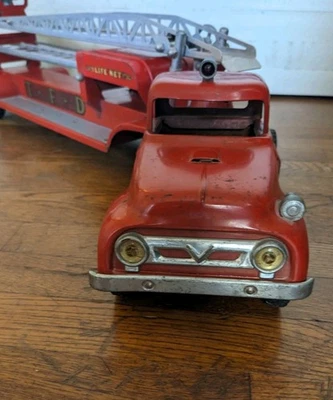 Camión de bomberos Tonka vintage de mediados de 1950 con escalera aérea #5, 33" de largo, ¡bonito!  Foto 1 de 4