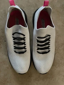 Skechers Women's Bobs Sparrow 2.0-Allegiance Crew Sneaker Size 9.5 WHITE & PINK - Picture 1 of 5