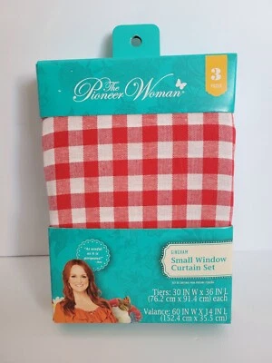 Juego de 3 cortinas de ventana pequeñas Pioneer Woman rojas a cuadros Foto 1 de 4