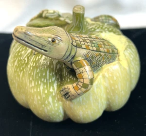 1970's Mexico Pottery LIZARD Figure in MELON , UNIQUE & VERY LIFE -LIKE - Picture 1 of 4