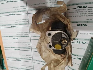 Peugeot 309 rear LH wheel cylinder - Picture 1 of 4