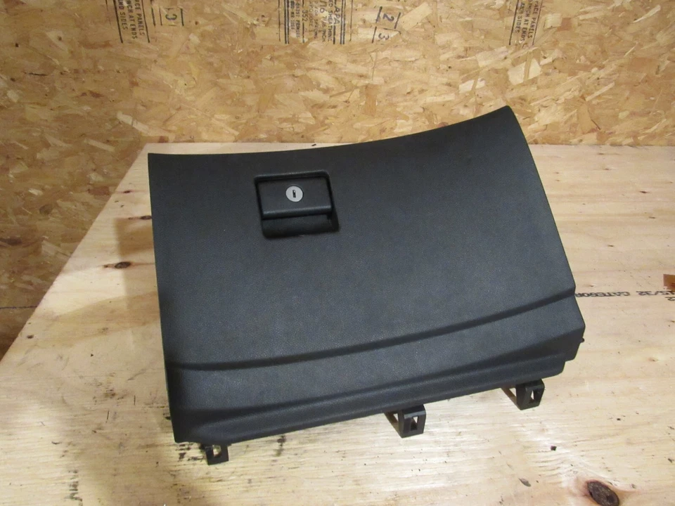 Infiniti G37 2008-2013 sedán guantera compartimento caja Foto 1 de 4