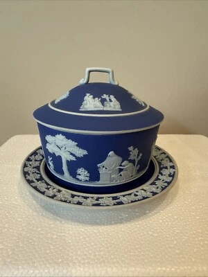 Juego de 3 piezas Wedgwood Azul Jaspe Cubierto Cuenco Caja Plato Plato Tureen con Plato Bajo Foto 1 de 4