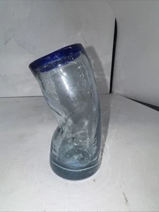 Taza doblada torcida vidrio soplado a mano azul transparente borde inclinado único pesado 7" - Imagen 1 de 4