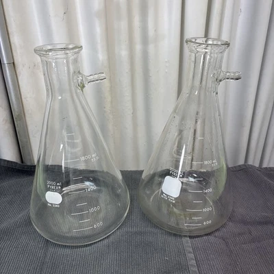 Lot of 2 Pyrex 5340 Filter Flasks 2000mL 2L Heavy Duty Borosilicate Glass - Image 1 of 4
