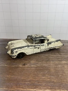 STRUCTO 1 VINTAGE MCM 1950's DIECAST CADILLAC TOY CAR CREAM / WHITE 6 1/2" - Picture 1 of 8