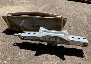 OEM 86.5-92 Toyota Supra Mk3 MA70 A70 Jack and Bag, Spare Tire Change Kit - Bild 1 von 5